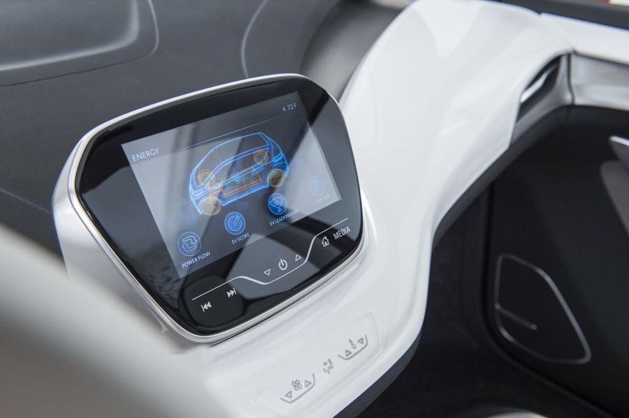  Chevrolet Bolt EV Concept 2015 года  (фото 6 из 8)
